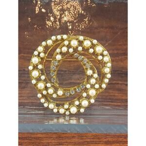 Vintage Richelieu Brooch Pendant Golden Circle Rhinestones & Faux Pearls Sparkle